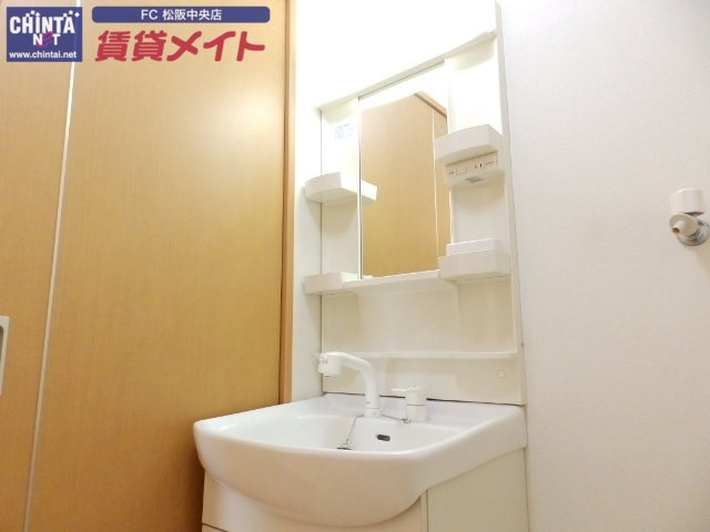洗面設備　別部屋反転参考写真