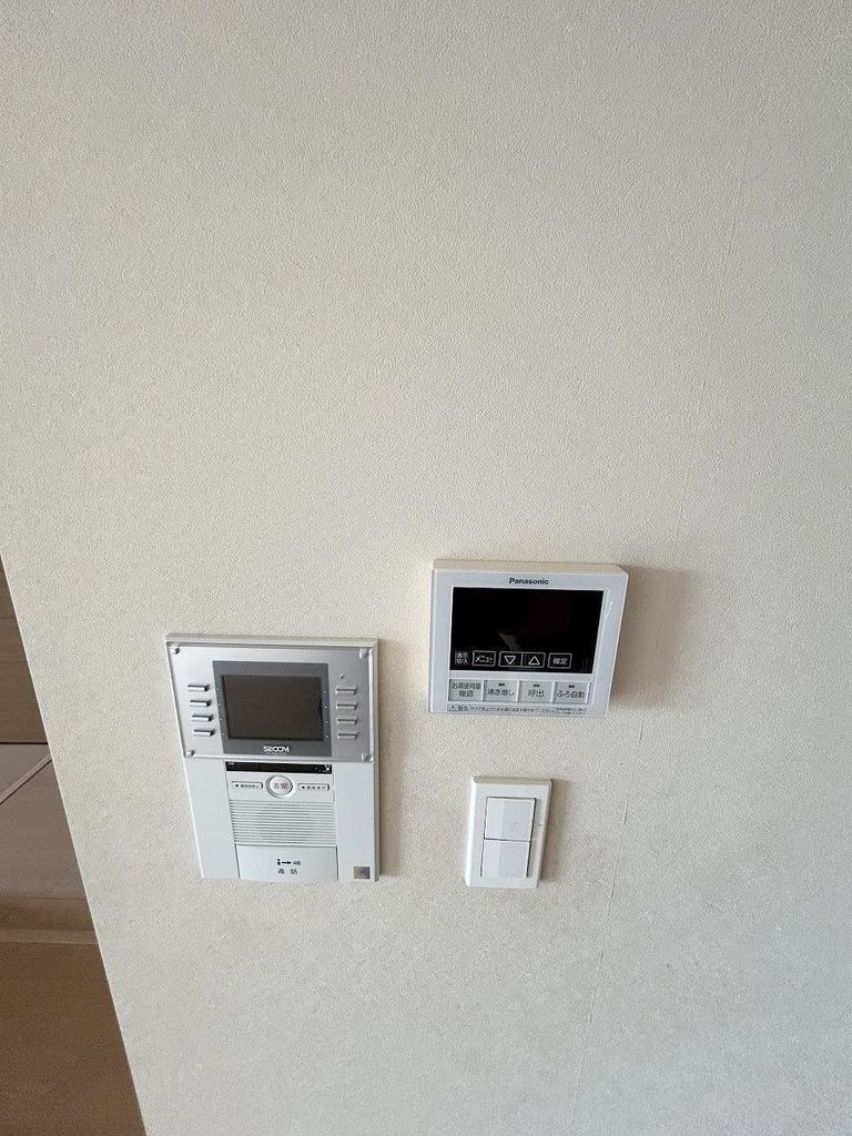 セキュリティ　ＴＶモニター付インターホン・給湯リモコン（キッチン）