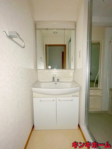 洗面設備　写真は別のお部屋です。
