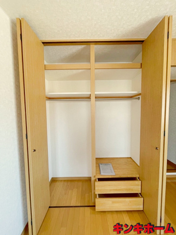 収納　写真は別のお部屋です。