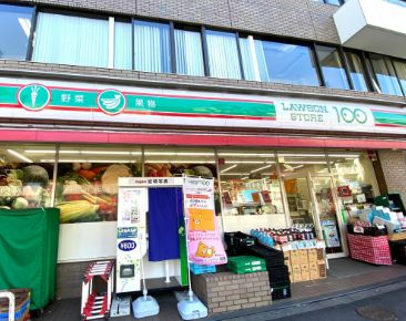 コンビニ　ローソンストア100新宿早稲田通店（コンビニ）まで78m