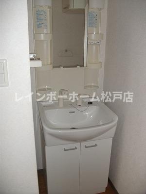 洗面設備　忙しい朝には欠かせない洗面所です