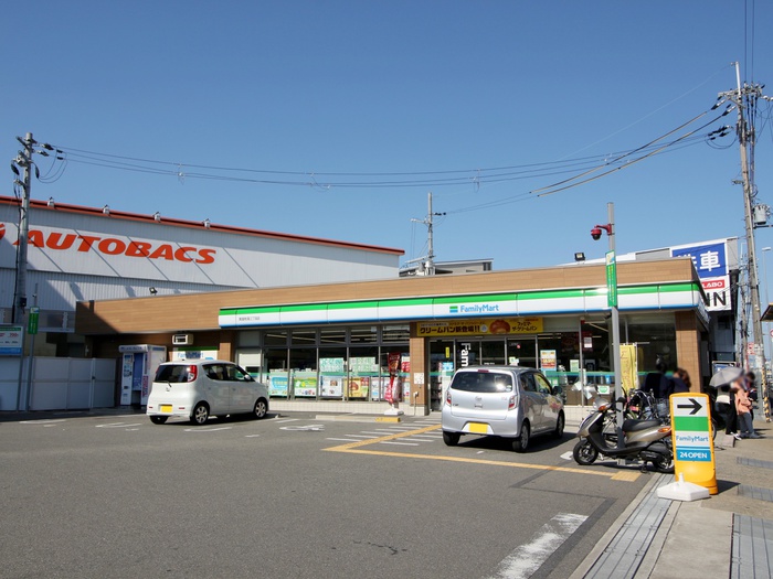 コンビニ　ファミリーマート箕面牧落三丁目店（コンビニ）まで584m