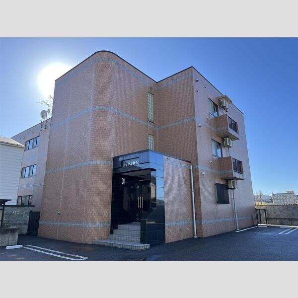 建物外観　3階建てマンション