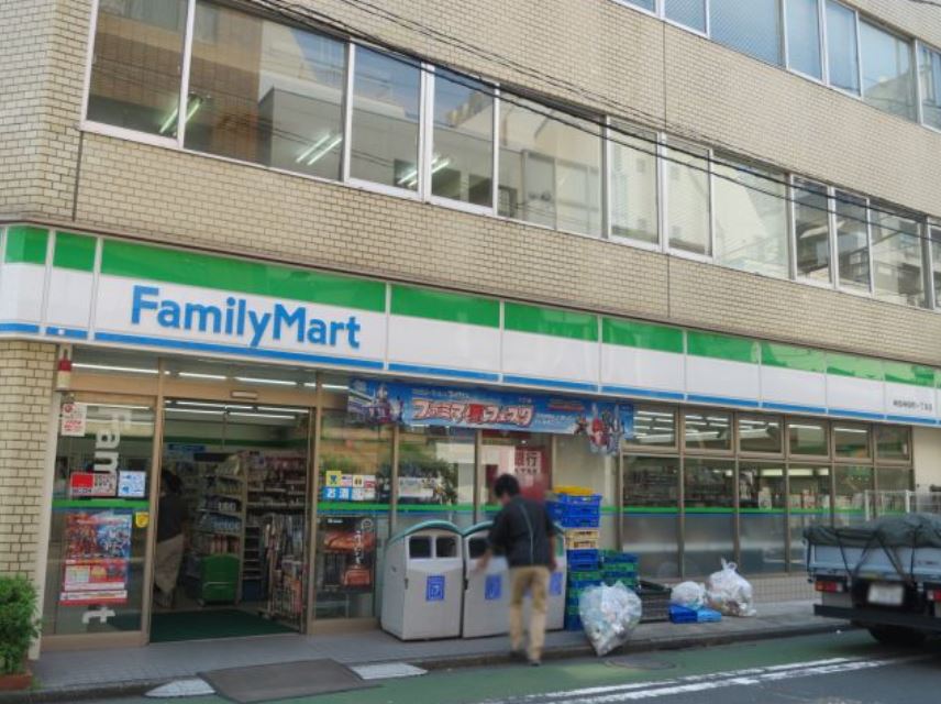 コンビニ　ファミリーマート 神田神保町一丁目店（コンビニ）まで328m