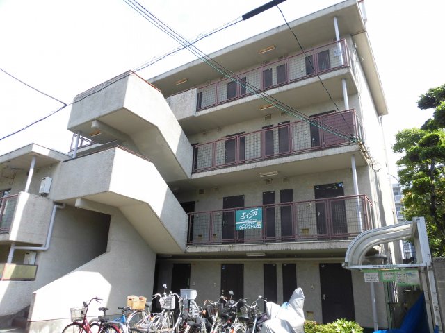 建物外観　居住者専用のごみ置き場があります！
