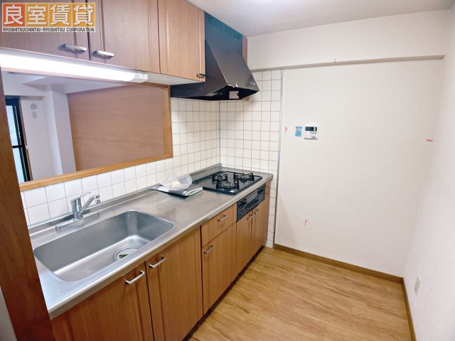キッチン　※写真は同物件の別部屋のものを流用しております。現状を優先し