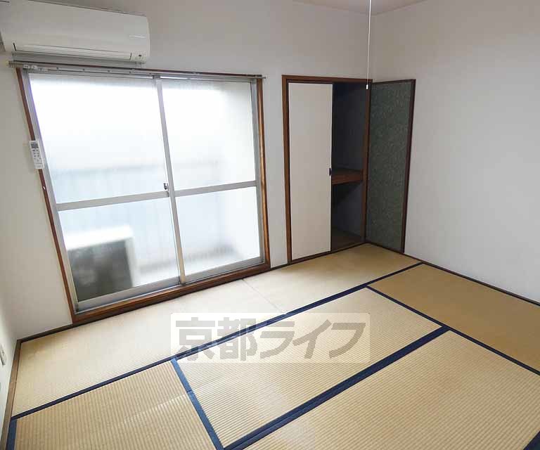 居室・リビング　落ち着いた雰囲気のお部屋です