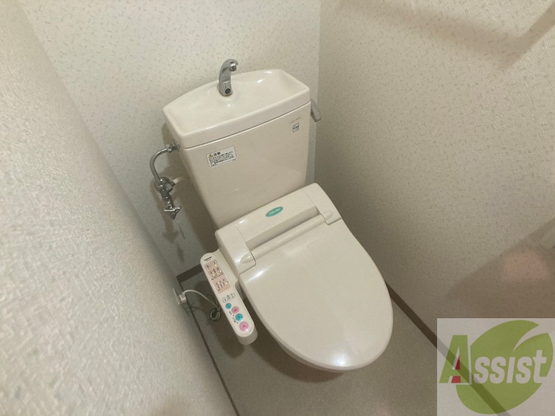 トイレ　ウォシュレット機能がついたトイレ。安心して使用できますね。