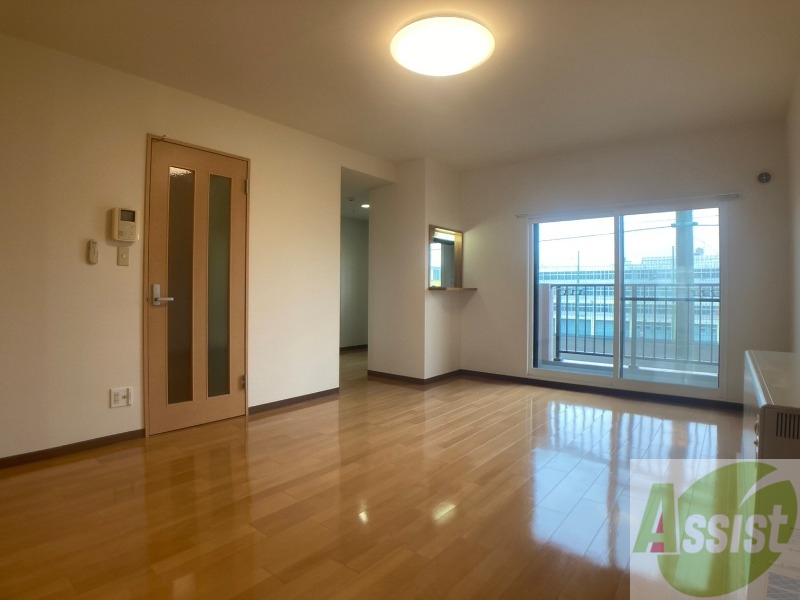 居室・リビング　広くてキレイなお部屋が広がっていて、充実した生活が送れそう。