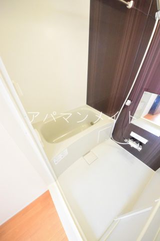 バス・シャワールーム　落ち着いた空間のお風呂です