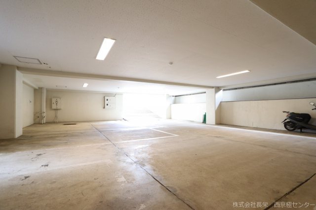 駐車場　屋内駐車場
