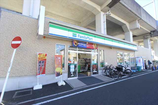 コンビニ　ファミリーマート（コンビニ）まで445m