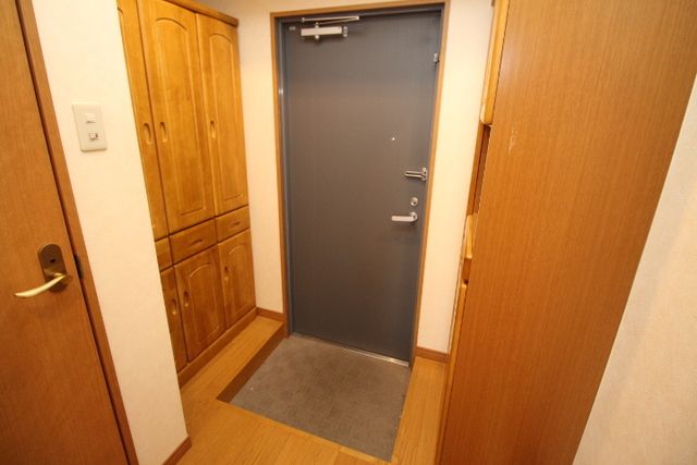 玄関　別階同タイプ参考写真