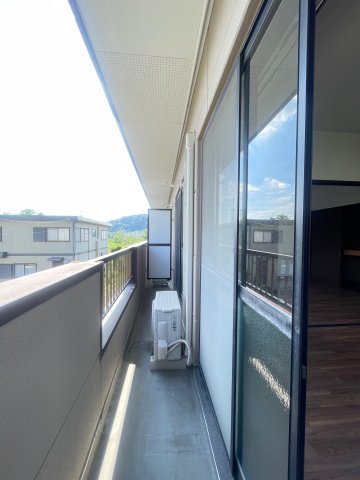 バルコニー　日当たり良好♪2部屋に渡るバルコニーは広々としています♪