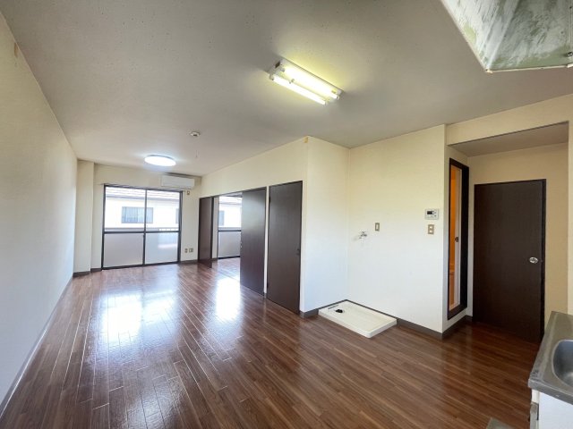 居室・リビング　LDK(12帖)♪2部屋ともに南に面し、日当たり良好です♪