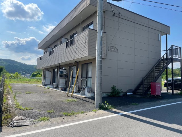 建物外観　南向きのとなり、日当たり良好♪のどかな環境となっています♪