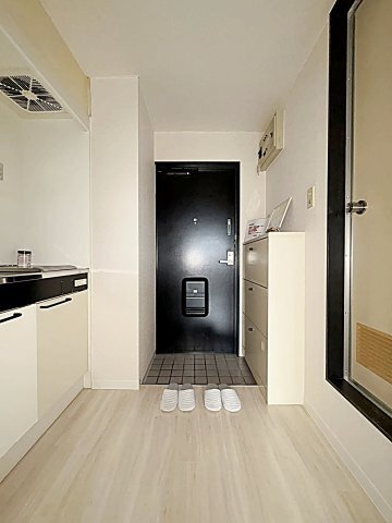 玄関　室内写真は別部屋の写真です。