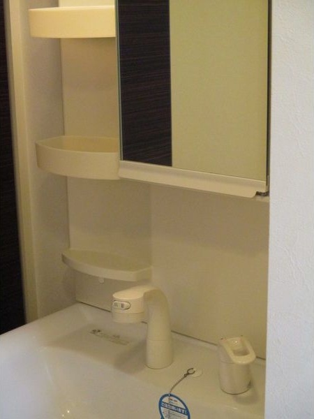 洗面設備　※写真は同じマンションの違う部屋のものになります。