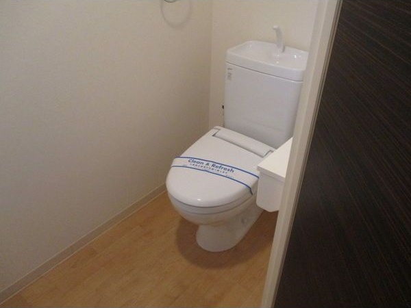 トイレ　※写真は同じマンションの違う部屋のものになります。