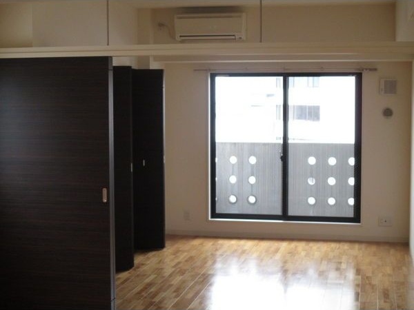 居室・リビング　※写真は同じマンションの違う部屋のものになります。