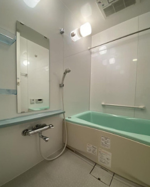 バス・シャワールーム　※写真は同じマンションの違う部屋のものになります。