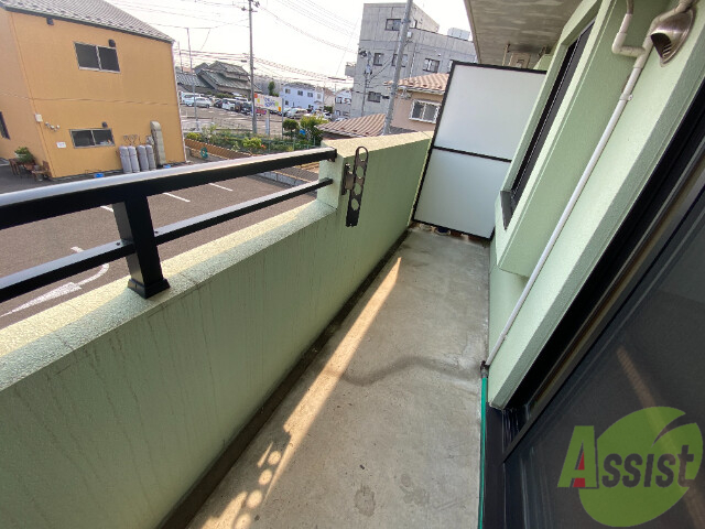 バルコニー　バルコニーも広々として洗濯物も沢山干せそうですね