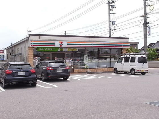 コンビニ　セブンイレブン富山速星店（コンビニ）まで905m