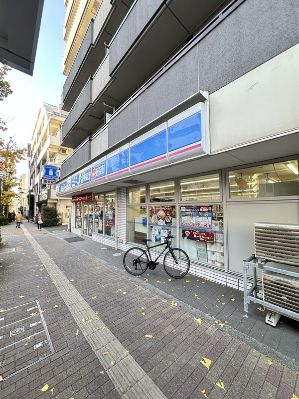 コンビニ　ローソン目黒中町一丁目店（コンビニ）まで94m