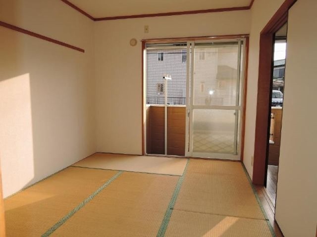 居室・リビング　ほっとくつろげる和室があります