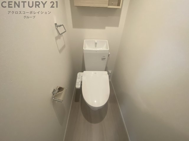 トイレ　温水洗浄便座付きのトイレです♪