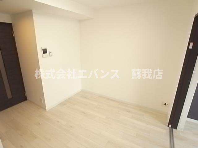 居室・リビング　こちらの居間で趣味の時間をお楽しみください