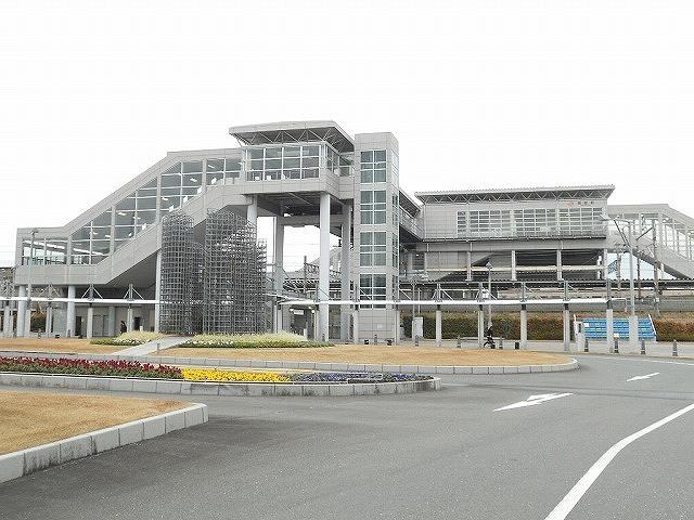 エントランス　愛野駅まで1800m