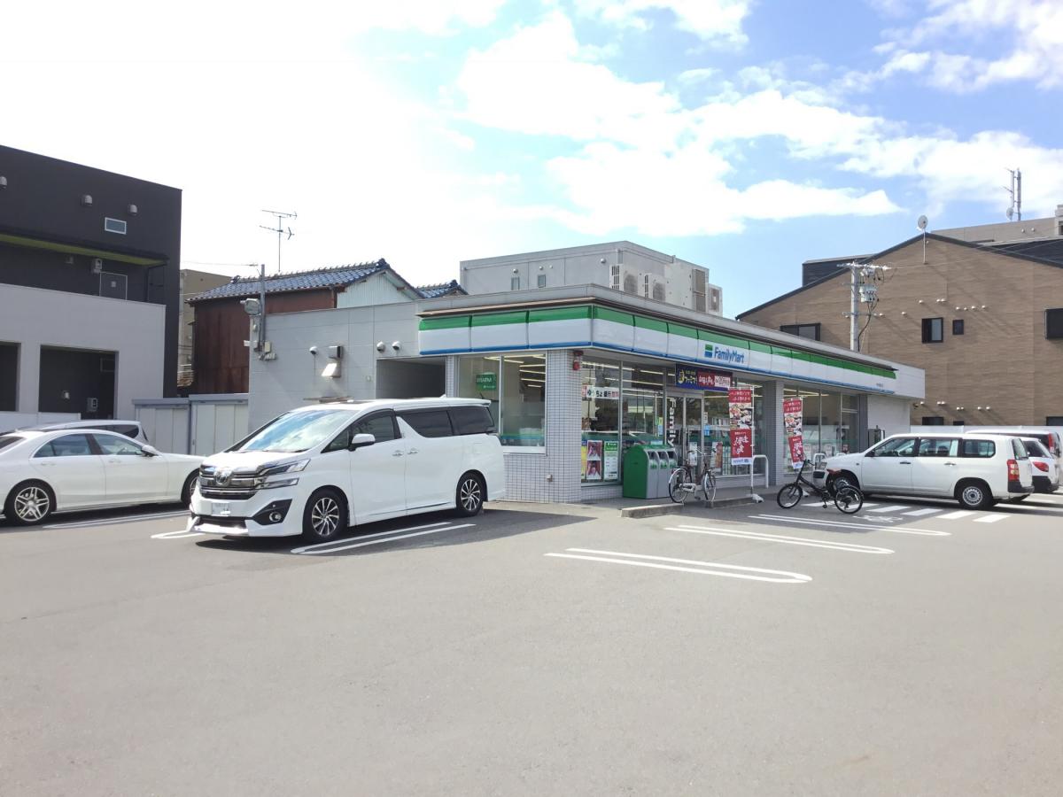 コンビニ　ファミリーマート 中村公園北口店（コンビニ）まで203m