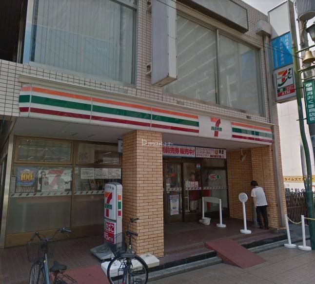 コンビニ　セブンレイブン京成大久保駅前店（コンビニ）まで500m