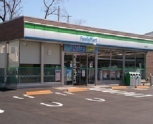 コンビニ　ファミリーマート（コンビニ）まで500m
