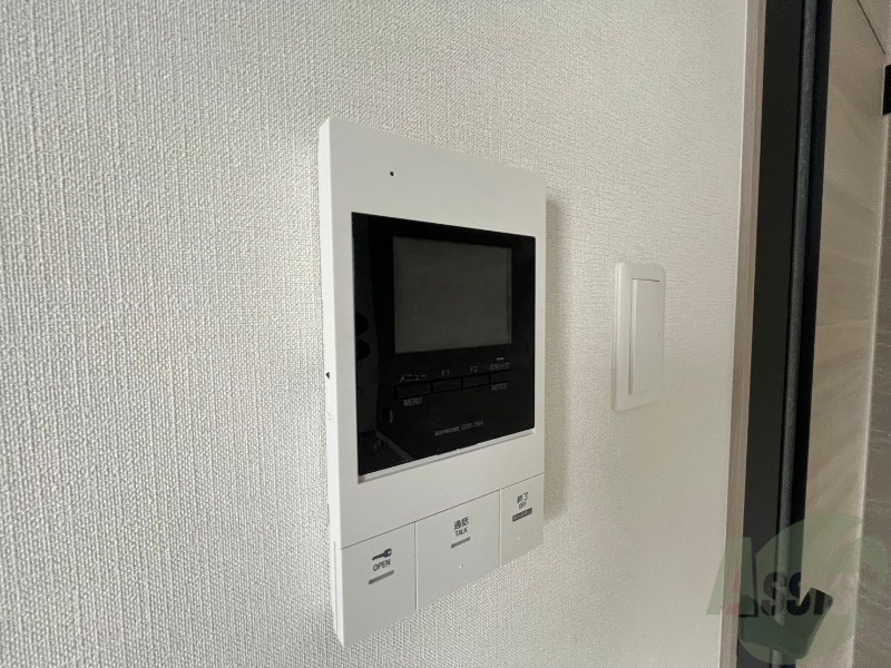 セキュリティ　ＴＶモニター付インターホンです。来客者の顔が見えるので安心！