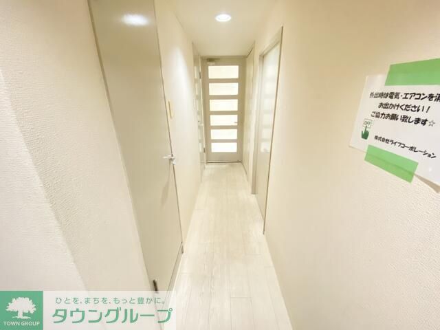 玄関　同物件モデルルーム写真。
