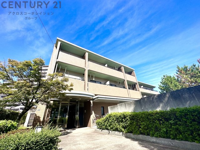 建物外観　オートロックで外部の人間が簡単に出入りできないため安心です。