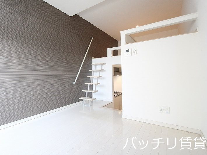 居室・リビング　別号室タイプの為、現状を優先致します。