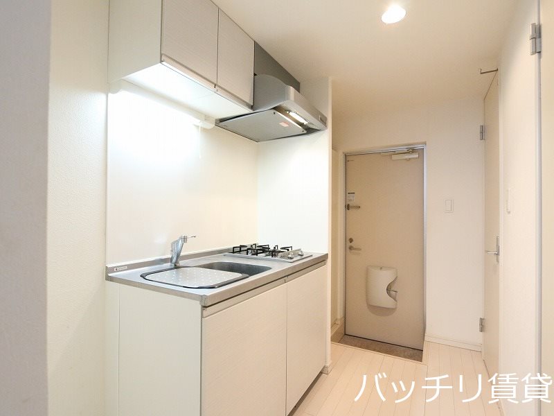 キッチン　別号室タイプの為、現状を優先致します。