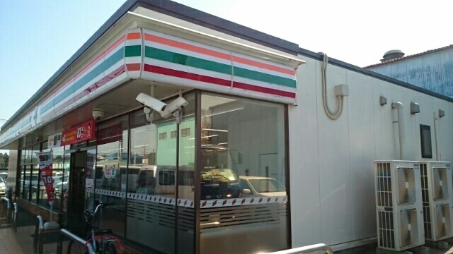 コンビニ　セブンイレブン（コンビニ）まで400m