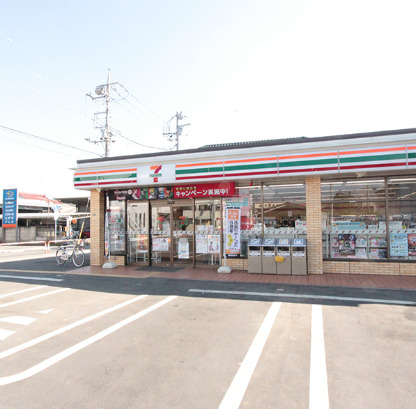 コンビニ　セブンイレブン 飯能本町店（コンビニ）まで557m