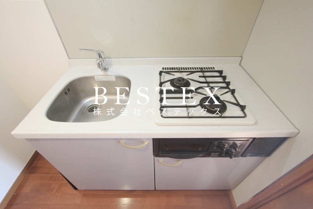 キッチン　※同建物内・別タイプの参考写真です。