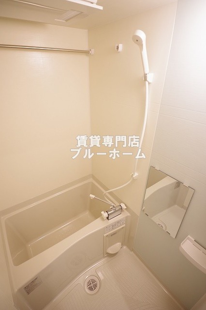 バス・シャワールーム　浴室乾燥付きのバスルーム！