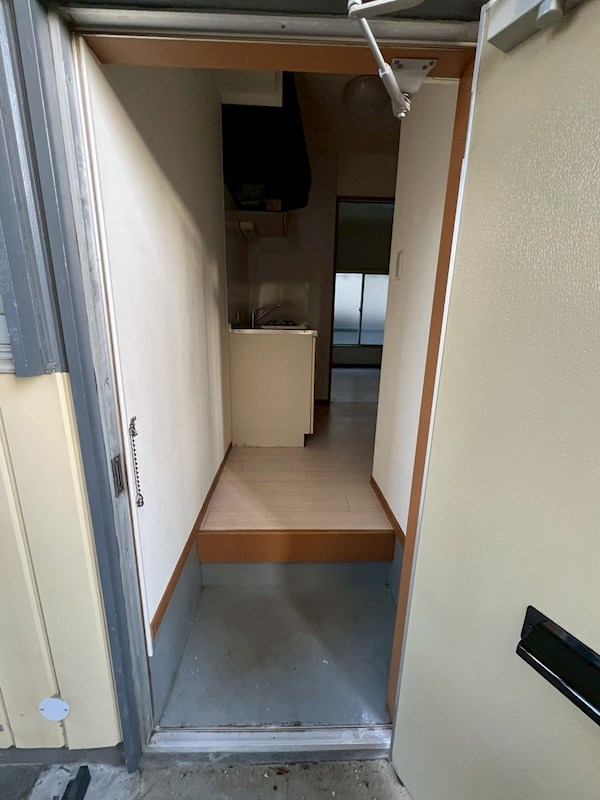 玄関　他部屋