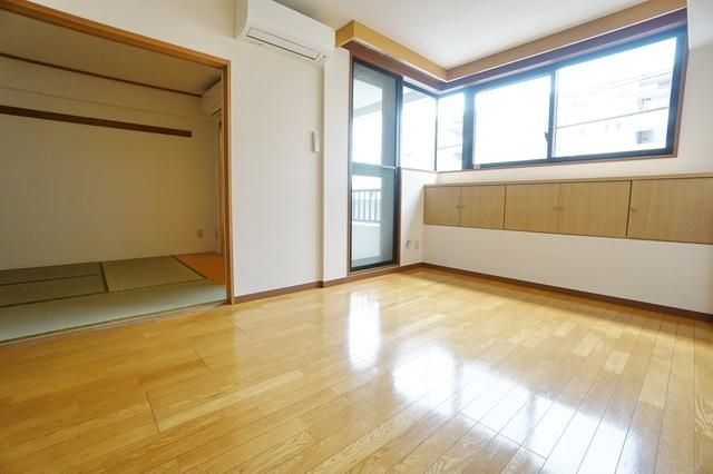 居室・リビング　同物件別部屋写真