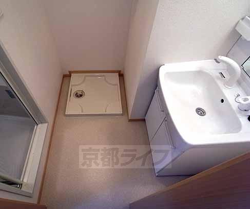洗面設備　洗濯機は室内に設置可能です