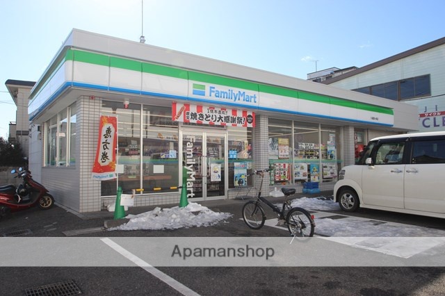 コンビニ　ファミリーマート（コンビニ）まで245m