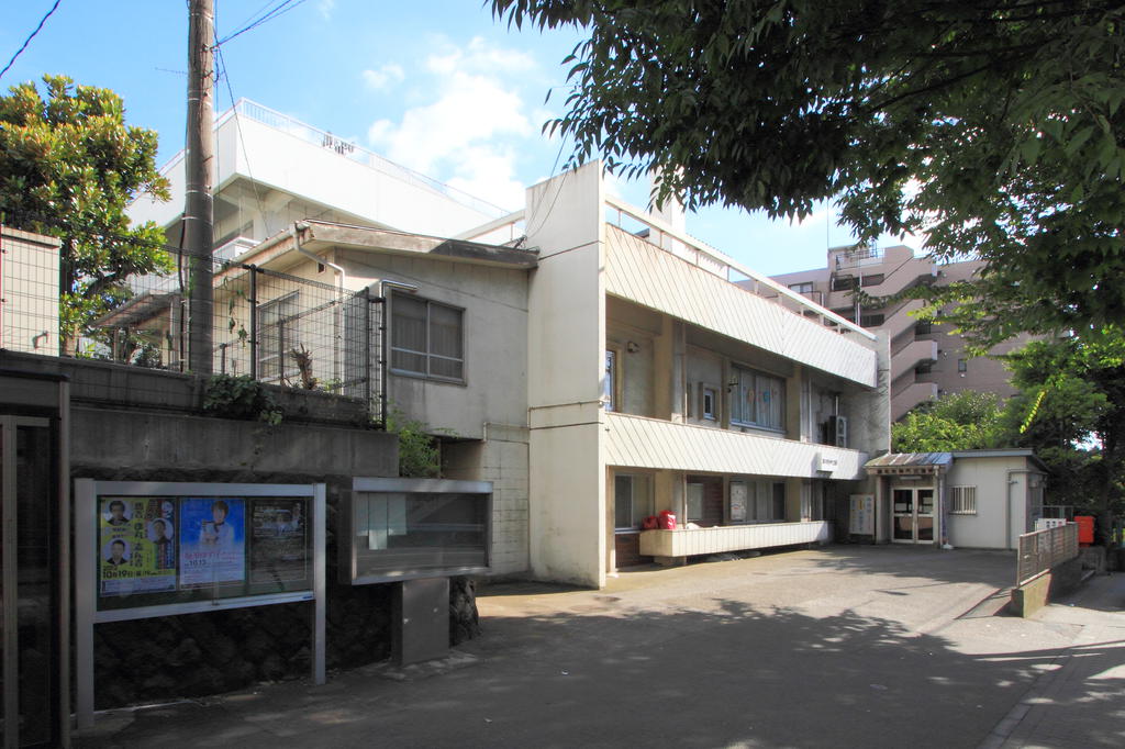 役所　調布市役所神代出張所（役所）まで315m